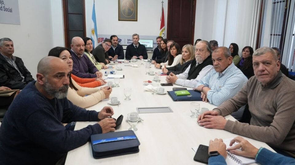 Paritaria docente: el Gobierno ofreció un aumento semestral del 7 %, con mínimos garantizados
