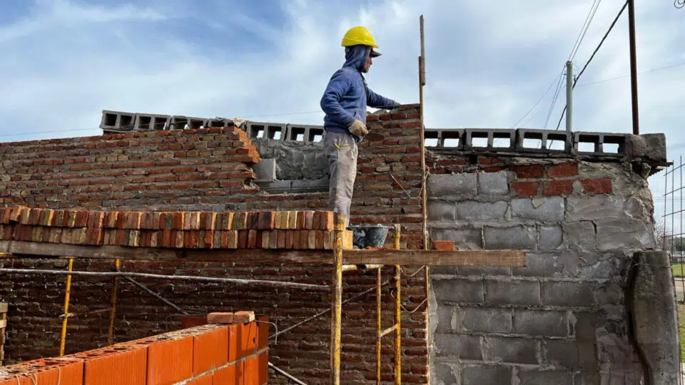 El Gobierno Provincial firmó convenios para la construcción de nuevas viviendas en San Martín, Las Colonias y San Cristóbal