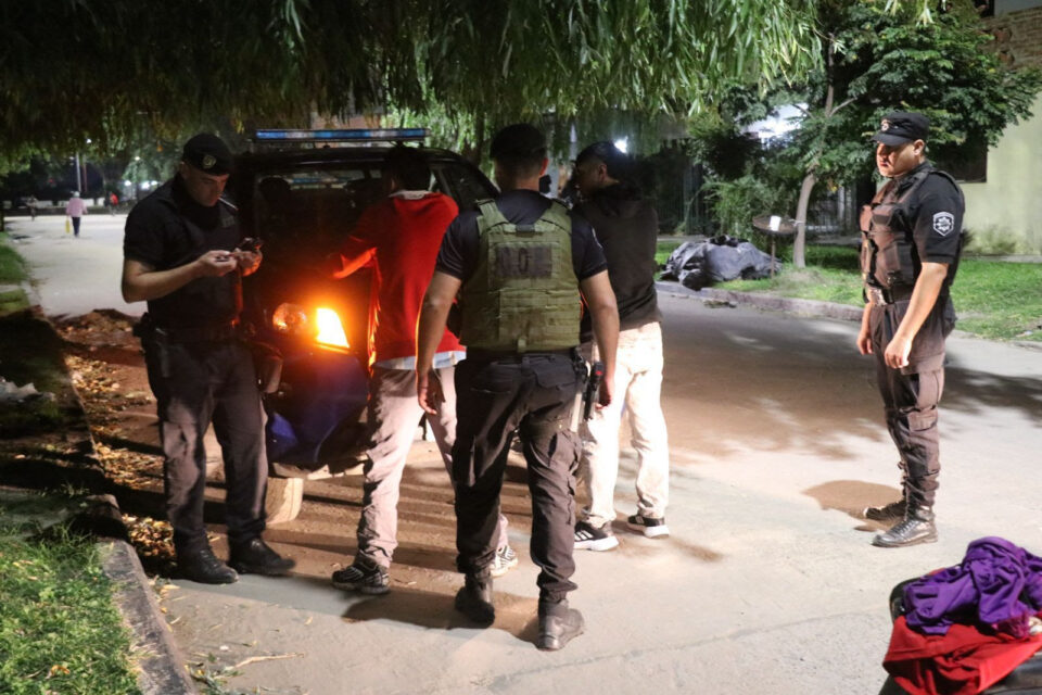 En septiembre, la Policía de Santa Fe detuvo 692 personas por llamadas al 911 en el departamento La Capital