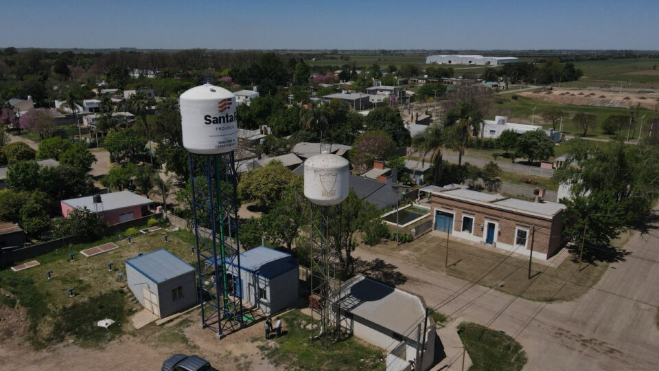 En Susana, el Gobierno Provincial está finalizando una obra para que el agua potable llegue a más de 460 hogares santafesinos