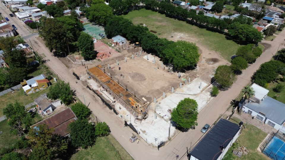 Las obras del Gobierno Provincial no paran: en Coronda ya asoman las columnas para el nuevo gimnasio del CEF N° 22