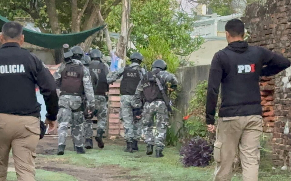 Microtráfico: la PDI detuvo a seis personas y secuestró armas, droga y una motocicleta adulterada en Rafaela