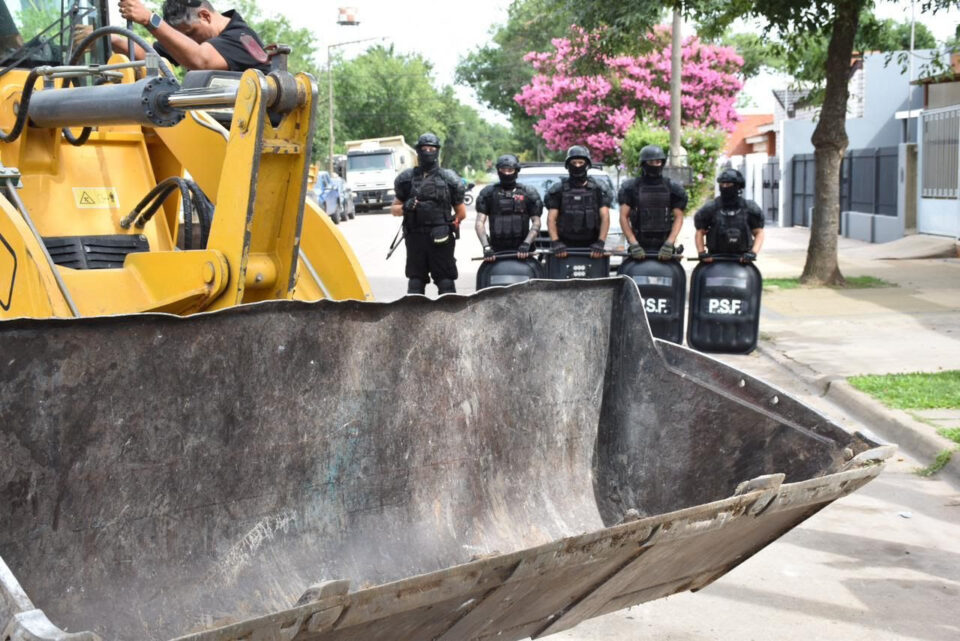 Microtráfico: la Provincia derrumbó el búnker N° 100 de venta de drogas