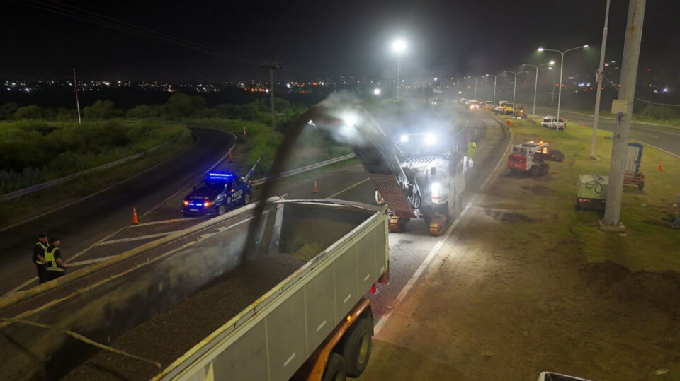 Las obras no se detienen: Provincia comenzó la repavimentación nocturna en la Autopista, entre Santa Fe y Santo Tomé