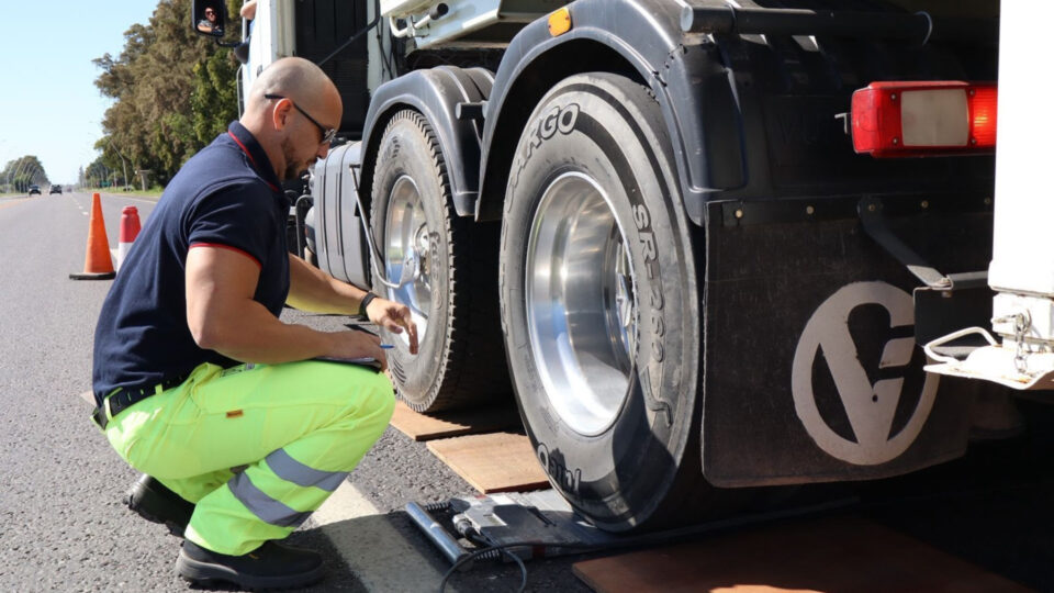 Pesaje de camiones: Provincia detectó excesos de hasta 25.000 kilos y las multas llegan hasta $ 18 millones