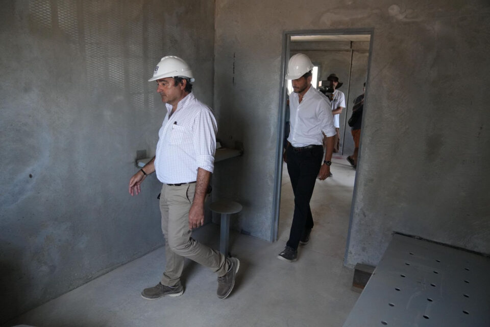 Pullaro recorrió la obra de la cárcel de alto perfil “El Infierno” que tiene un avance del 40 %