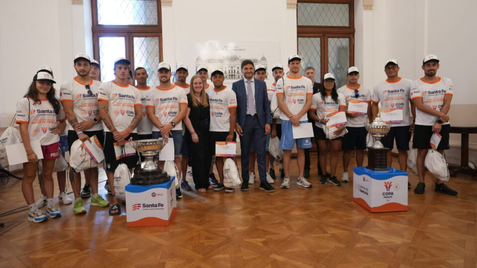 Pullaro presentó a los nadadores de la Santa Fe – Coronda: “El deporte nos distingue como provincia”