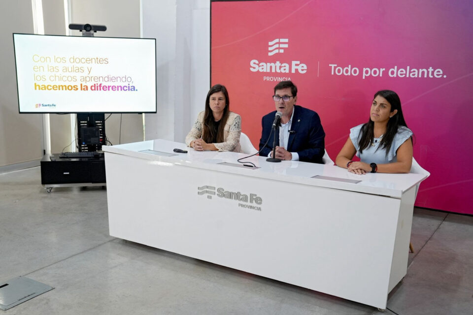 Recibos de sueldo en mano, Provincia mostró cómo impactó el aumento en el sector docente: “Cumplimos nuestra palabra”
