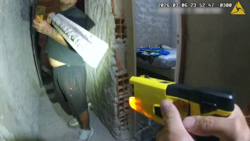 Rosario: efectivos utilizaron pistola Taser para neutralizar agresor en un caso de violencia de género