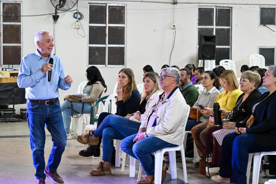 Gran convocatoria a un encuentro de formación docente organizado por el PS