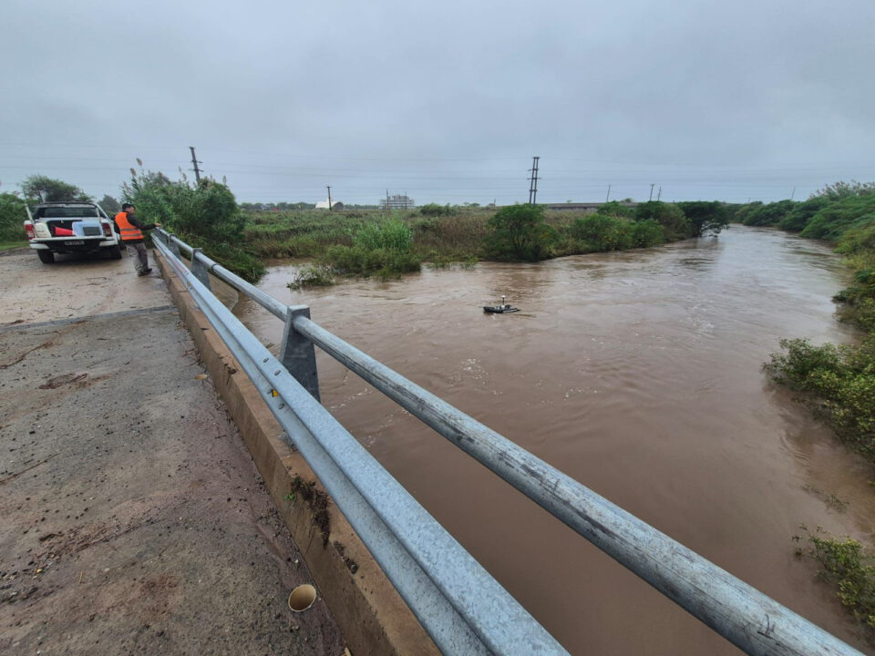Río Salado: tras el pico de crecida por lluvias extremas, el Gobierno Provincial registra una baja y la altura del río comienza a normalizarse