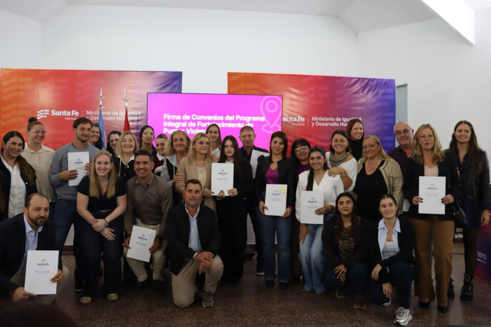 Provincia firmó convenios para fortalecer los Puntos Violetas en todo el territorio