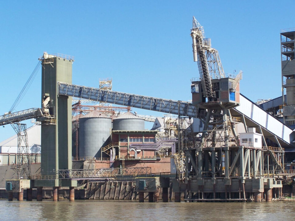 Santa Fe consolida su liderazgo logístico: más de 1,2 millones de toneladas y 860 operaciones en el primer trimestre de 2026