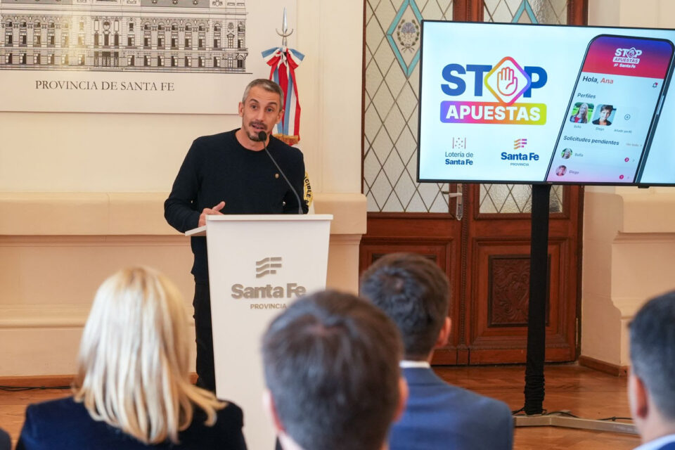 Pullaro presentó una app para que los padres puedan controlar los sitios digitales a los que acceden los menores