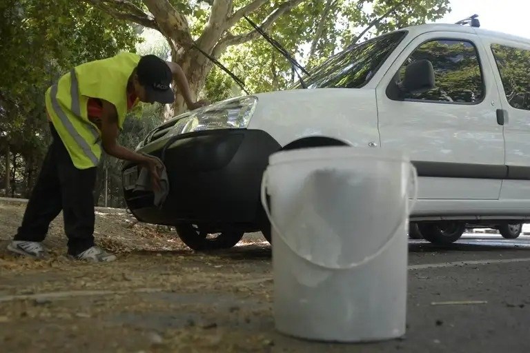 Desde el 15 de abril se prohíbe la actividad de lavacoches en la ZEC