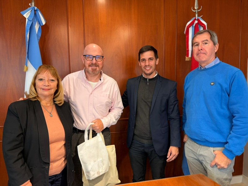 Rafaela, ciudad de eventos: el intendente Viotti recibió al reconocido director de banda Christopher Hughes