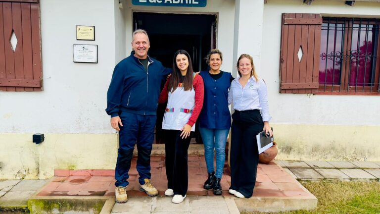 Entrega de fondos educativos a las escuelas rurales de Cayastá