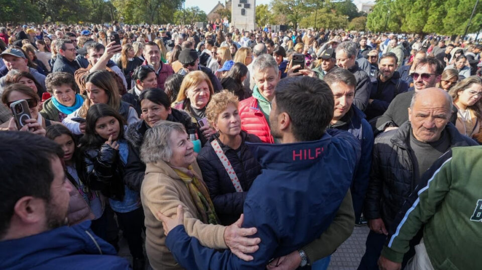 Pullaro cerró un domingo de inauguraciones con la renovación integral de la Plaza San Martín de Venado Tuerto