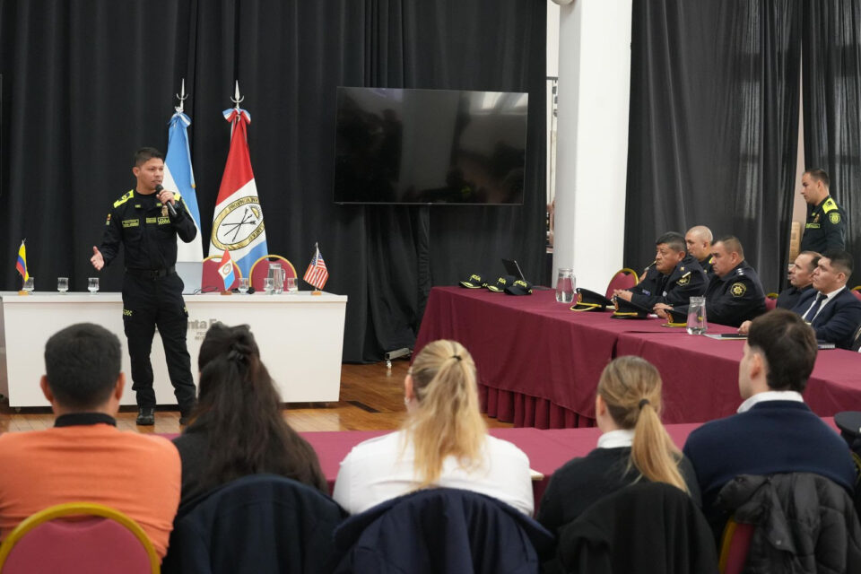 Santa Fe refuerza la profesionalización de sus fuerzas de seguridad para enfrentar el delito transnacional