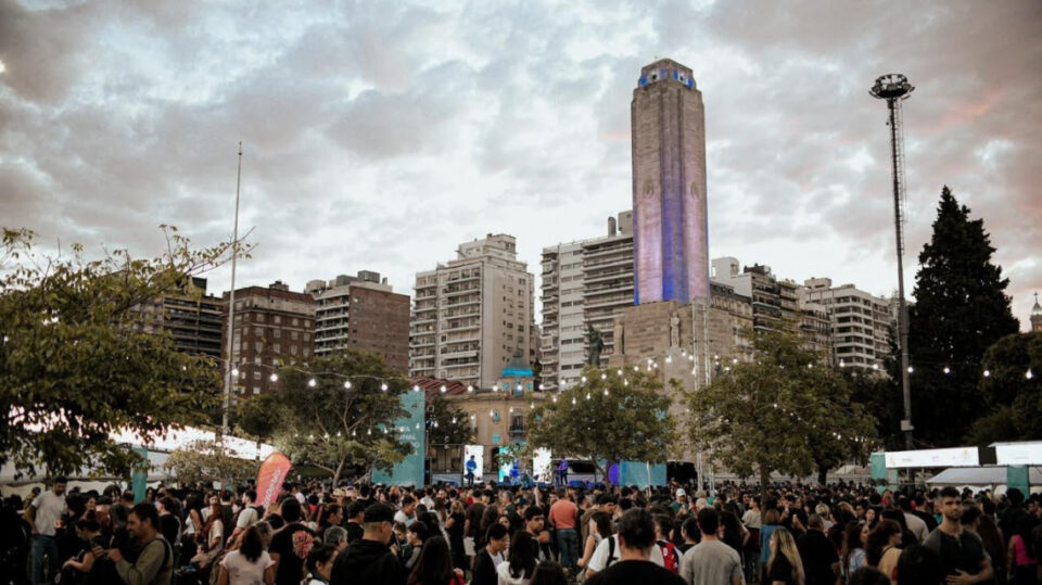 Rosario se consolida como destino internacional: crecen 105 % los pasajeros y 23 % las estadías hoteleras