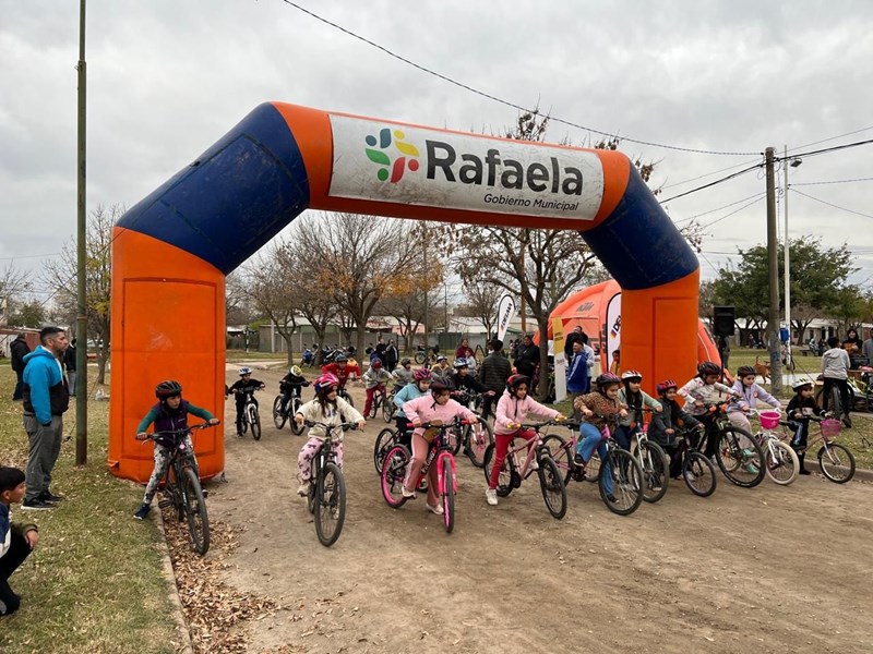 «Ciclismo en los Barrios» reunió a más de 50 chicos en barrio Mora