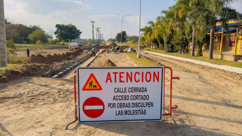 CAYASTA: Comenzó la construcción del cordón cuneta en calle Los Sauces