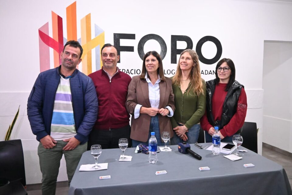 CLARA GARCÍA EN SAN JAVIER: “LA POLÍTICA TRANSFORMADORA SE HACE CON DIÁLOGO Y PARTICIPACIÓN”