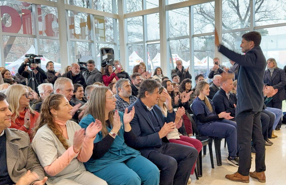 Pullaro inauguró el Hospital Samco de Funes: “En el momento más duro de la economía, cuando otros cortaban la obra pública para pagar salarios, en Santa Fe la multiplicamos”