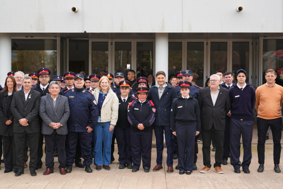 Pullaro en el Día del Bombero Voluntario: “Sentimos orgullo por ustedes y por eso invertimos para que sean los más preparados y equipados de la Argentina”
