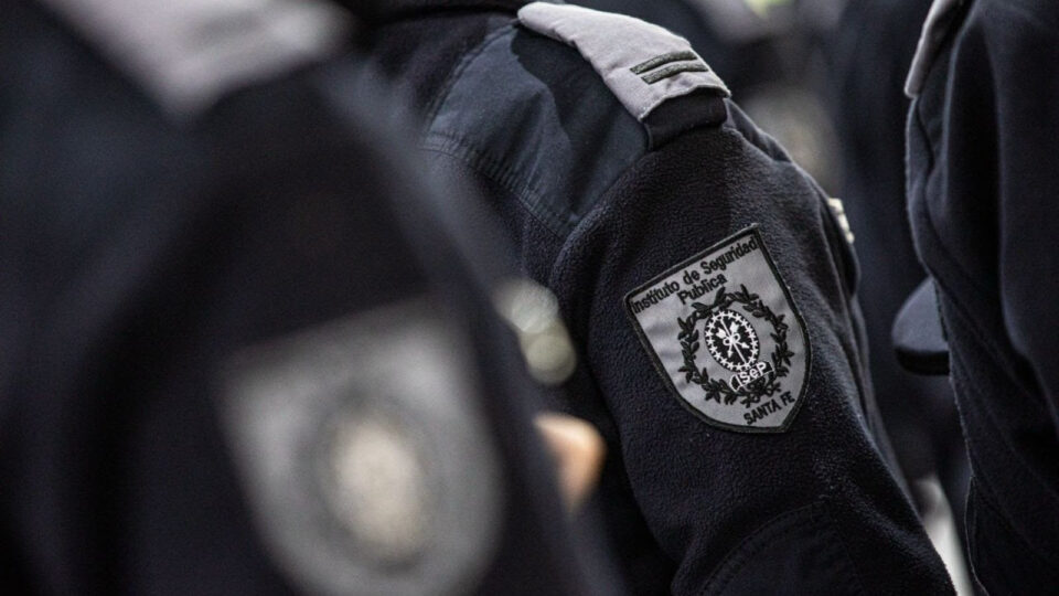 Santa Fe quiere sumar 1.400 nuevos policías y ofrece becas de hasta 500.000 pesos para la formación