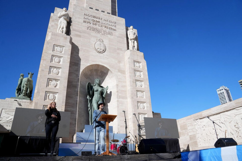 Día de la Bandera: Abel Pintos cerrará la fiesta frente al recuperado Monumento