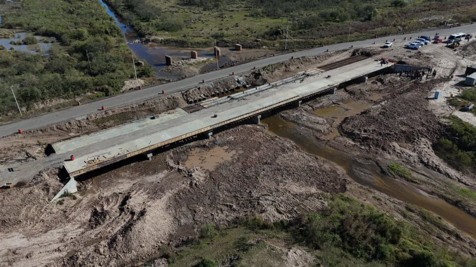 Con un 70 % de obra, la gestión de Pullaro avanza con el ensanche de los tres puentes sobre la Ruta 4, entre Elisa y San Cristóbal