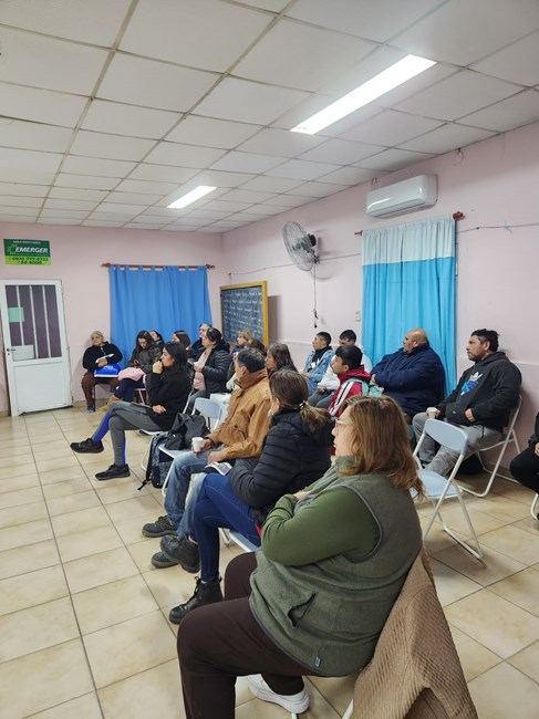 El Municipio en los barrios: «Empleo Cerca» ya asesoró a vecinos del barrio Italia en Monotributo, aportes y jubilación