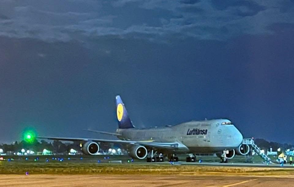 El Aeropuerto Internacional de Rosario recibió cinco vuelos desviados por niebla en Ezeiza, entre ellos un Boeing 747, «la reina de los cielos”