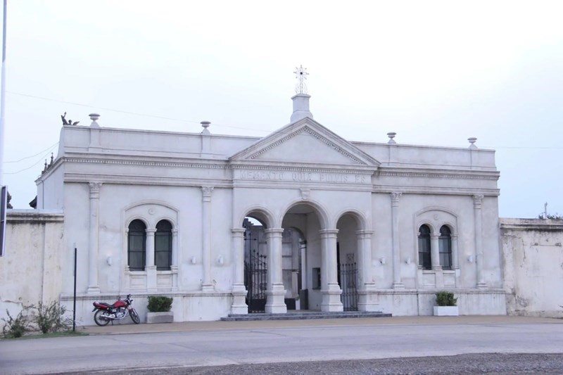 La Municipalidad avanza con la puesta en valor del ingreso al Cementerio Municipal