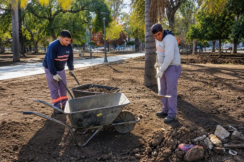 La renovación de la Plaza 25 de Mayo continúa con nuevos avances en el sector noreste