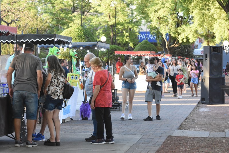 Plaza Feria realiza su segunda edición de julio en la Plaza 25 de Mayo