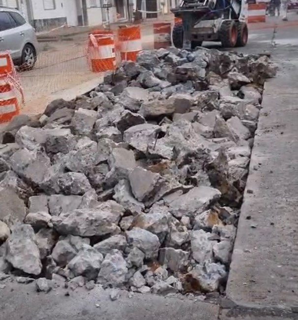El Municipio continúa con trabajos de bacheo y mantenimiento vial en distintos sectores de la ciudad