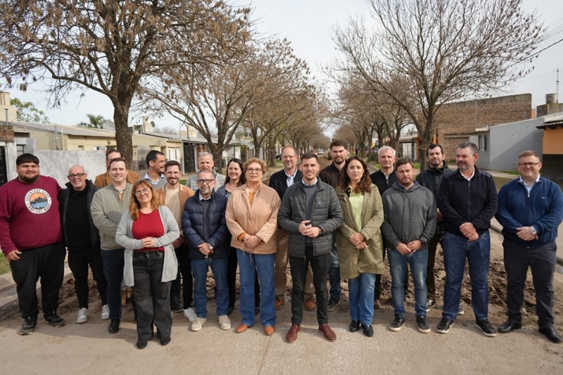 243 cuadras pavimentadas para Rafaela: El Intendente supervisó el inicio de obras en barrio Mora