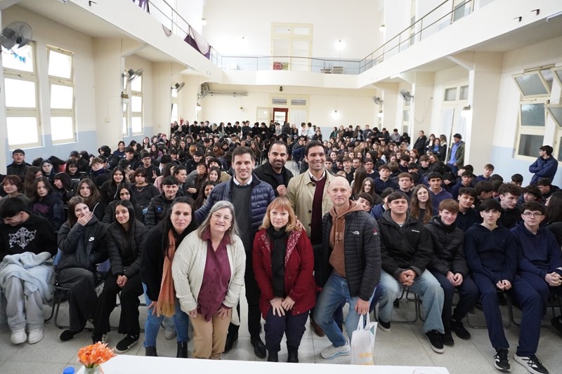 Viotti destacó ante estudiantes las oportunidades que abrirá la nueva infraestructura deportiva