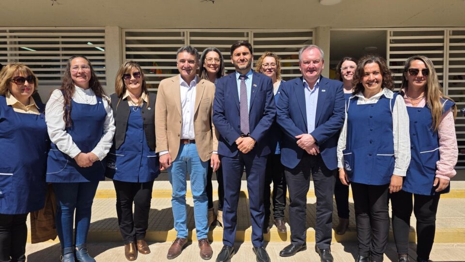 San Cristóbal: Pullaro inauguró la pavimentación del acceso al jardín de infantes de la Escuela Normal Nº 40