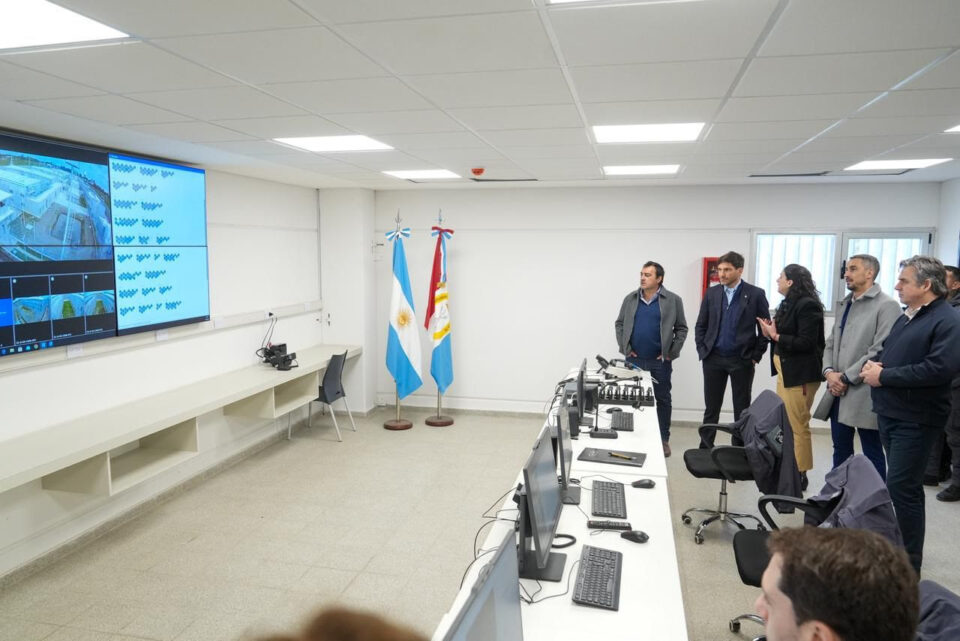 La Unidad Penitenciaria de Recreo incorpora monitoreo con inteligencia artificial, reconocimiento facial e identificación de voz para controlar llamadas