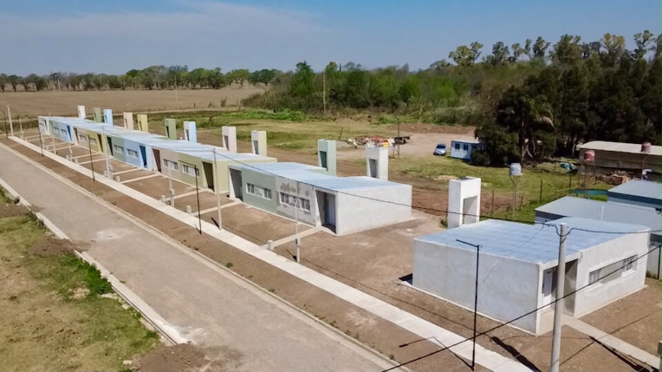El Gobierno Provincial sorteó 12 nuevas viviendas en Carlos Pellegrini