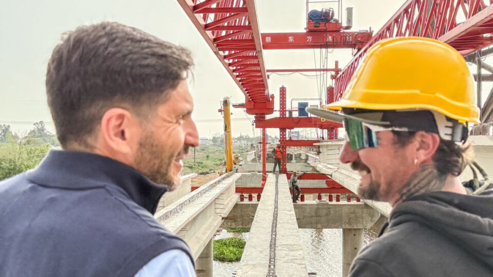 Pullaro recorrió el nuevo puente Santa Fe-Santo Tomé, que ya tiene un avance del 74 %