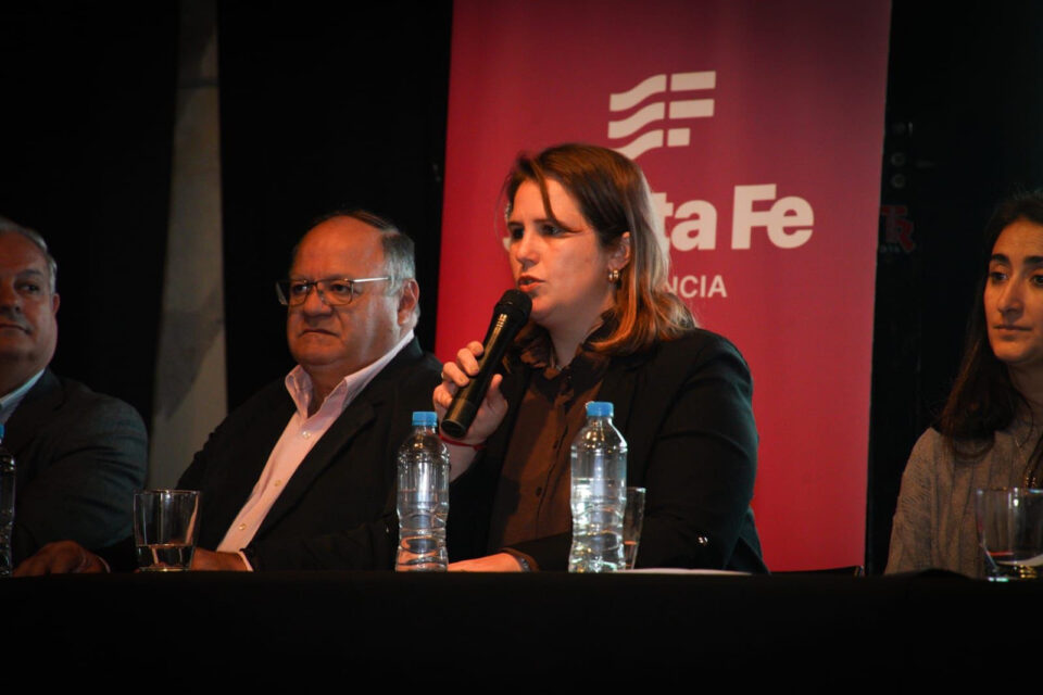 La gestión de Pullaro sorteó las 13 viviendas que construye la Provincia en Zenón Pereyra