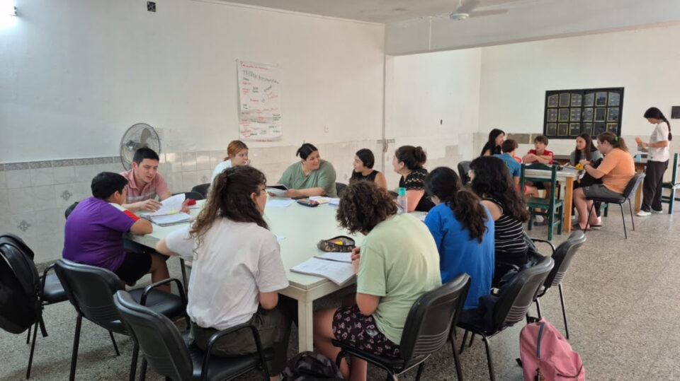 Plan FinEs 2026: desde hoy y hasta el 23 de septiembre estudiantes de escuelas santafesinas podrán inscribirse para terminar la secundaria