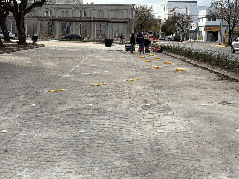 Finaliza el readoquinado del anillo de la Plaza 25 de Mayo