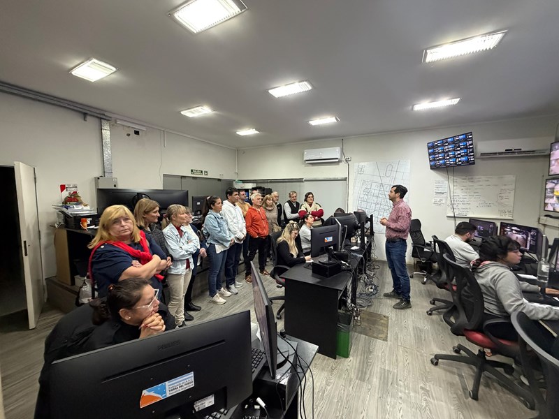 Vecinos del barrio 30 de Octubre conocieron el trabajo del Centro de Monitoreo
