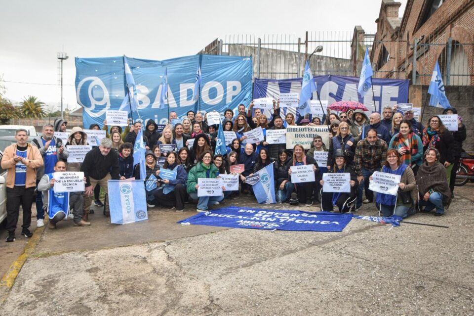 SADOP Rosario y AMSAFE se movilizaron al Ministerio de Educación para reclamar por los cargos y las condiciones de las escuelas