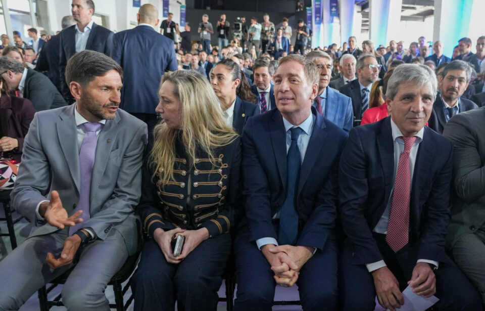 Caputo en Rosario: “Que Argentina también sea invencible”